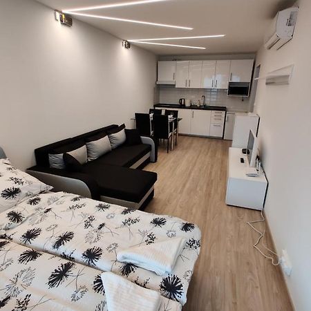 PIRÁT Apartman Appartamento Siófok Esterno foto