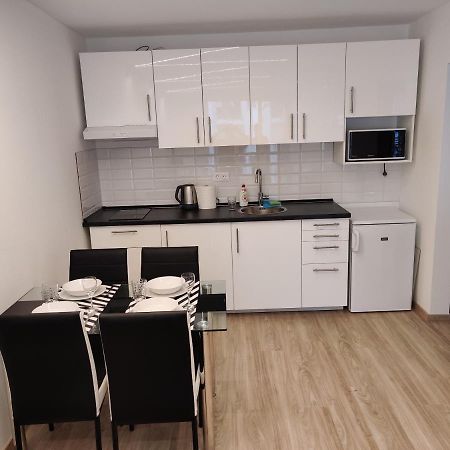 PIRÁT Apartman Appartamento Siófok Esterno foto