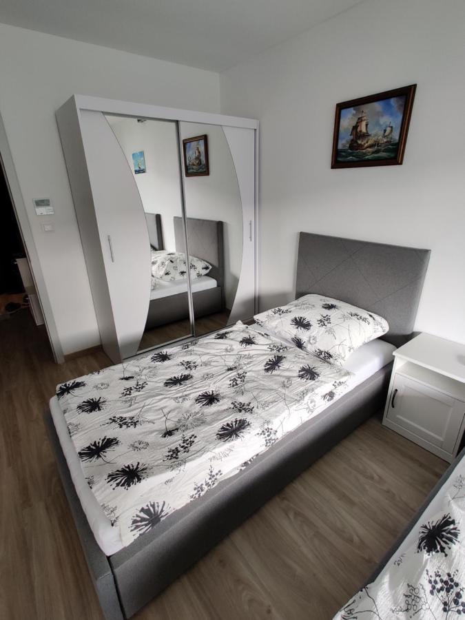 PIRÁT Apartman Appartamento Siófok Esterno foto