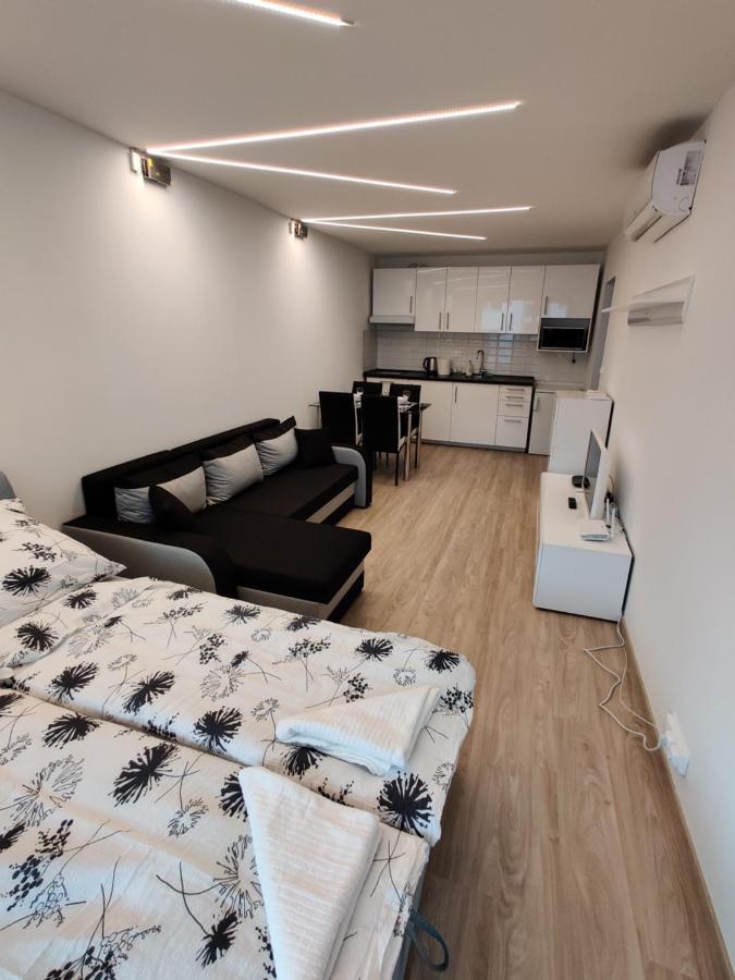 PIRÁT Apartman Appartamento Siófok Esterno foto