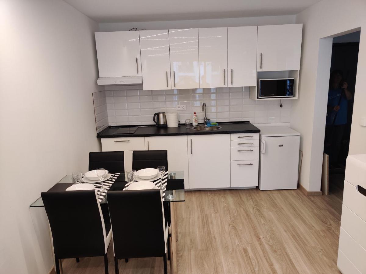 PIRÁT Apartman Appartamento Siófok Esterno foto