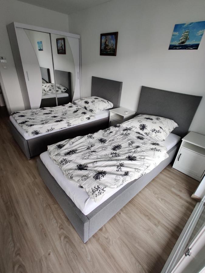 PIRÁT Apartman Appartamento Siófok Esterno foto